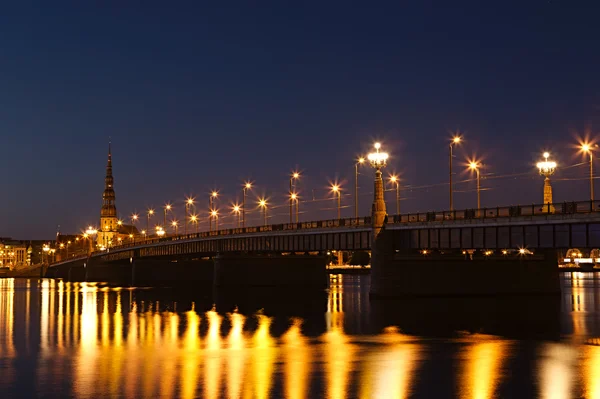 Beleuchtete Brücke in Riga — Stockfoto