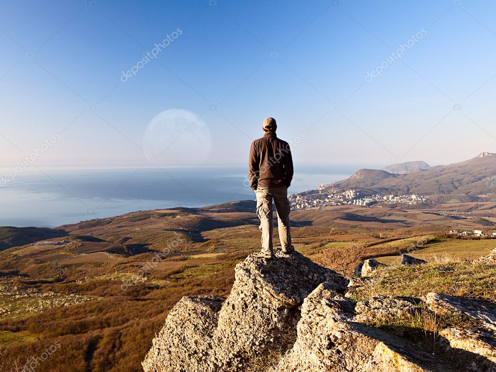 Resultado de imagen para hombre en la sima de la montaña