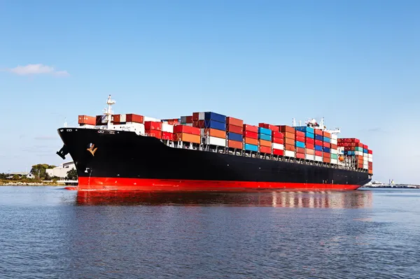 Lading schip in de haven Stockfoto