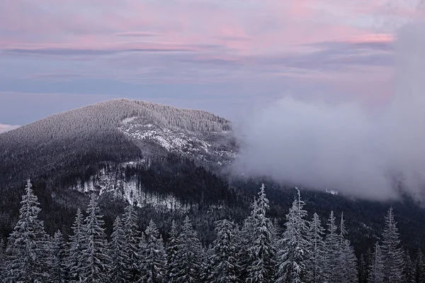 Cloudy mountain landscape — Stock Photo, Image