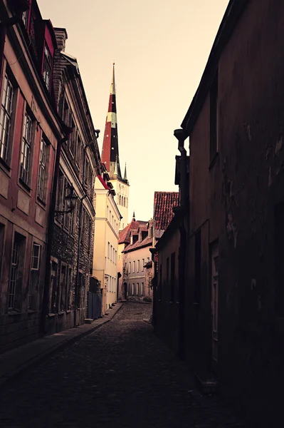 Retro foto da velha rua da cidade europeia — Fotografia de Stock