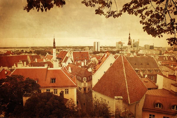 Vintage styl panorama starých tallinn — Stock fotografie