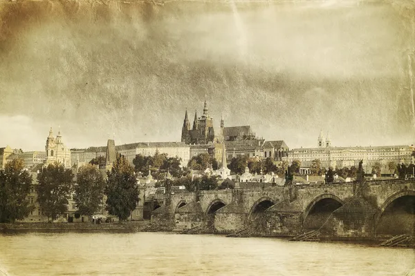 Vintage foto van charles bridge in oude Praag — Stockfoto