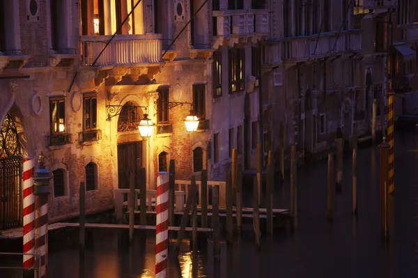 Venice canal at night — Stock Photo, Image