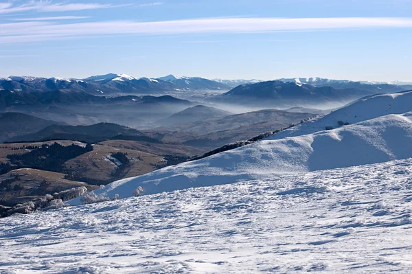 Cárpatos montanhas paisagem de inverno — Fotografia de Stock