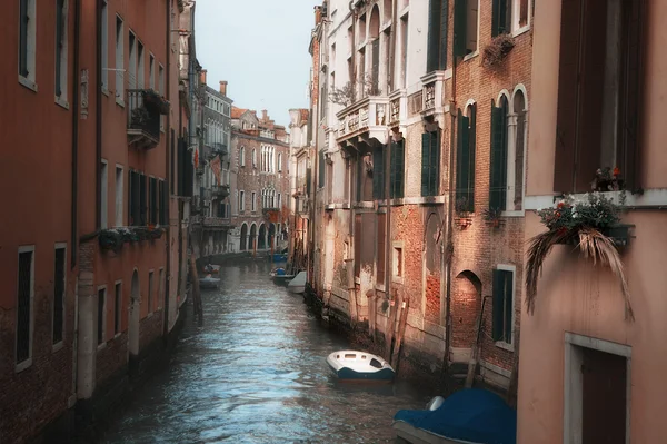 Piccolo canale a Venezia — Foto Stock