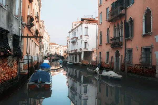 Piccolo canale a Venezia — Foto Stock