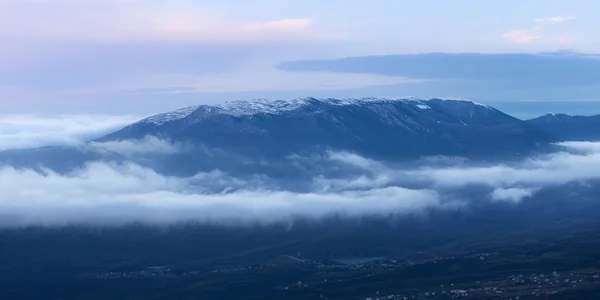 Yalta jajla dağ sırtı panoramik görüntüsü — Stok fotoğraf