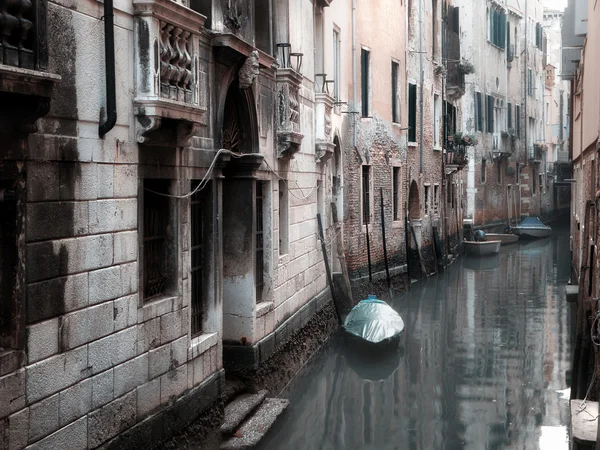 Pequeño canal en Venecia — Foto de Stock