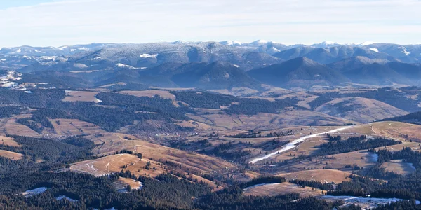 Panorama de Cárpatos montañas colinas — Foto de Stock