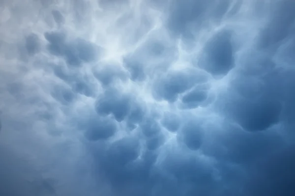 Stormachtige wolk hemel — Stockfoto