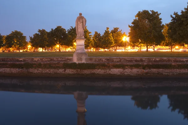 Prato della Valle at dusk — Stock Photo, Image