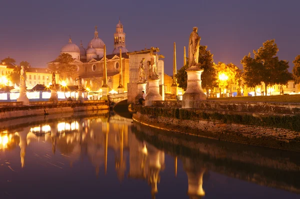 Prato della Valle at dusk — Stock Photo, Image