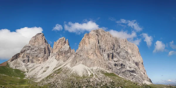 Panorama de los picos de montaña de Sassolungo —  Fotos de Stock