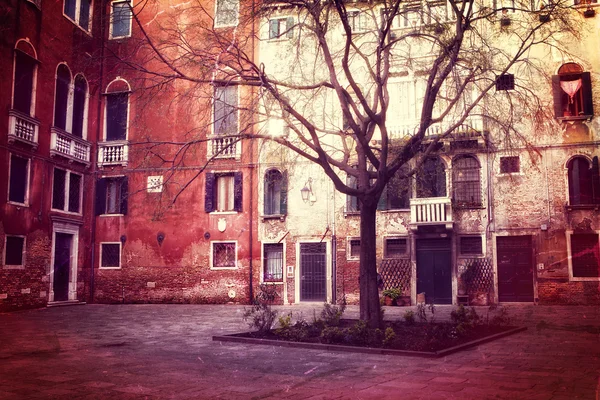 Retro style photo of small square in Venice — Stock Photo, Image