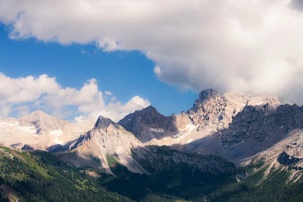 Alpine bergen landschap — Stockfoto
