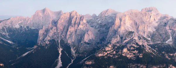 Panoramatický pohled na hřeben pohoří Dolomity — Stock fotografie