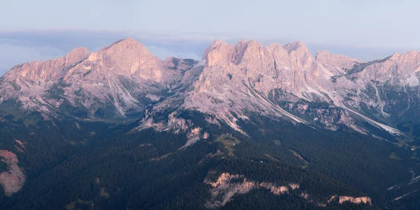 Panoramatický pohled na hřeben pohoří Dolomity — Stock fotografie