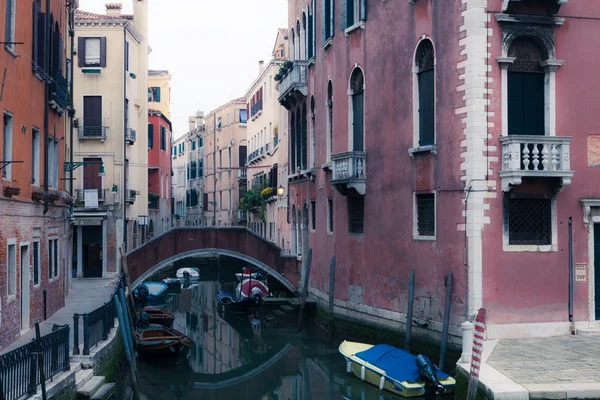 Pequeño canal en Venecia — Foto de Stock