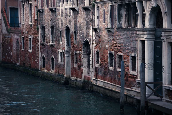 Piccolo canale a Venezia — Foto Stock