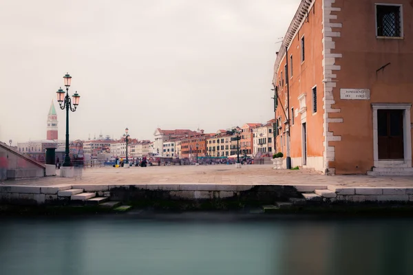 Pequeño canal en Venecia — Foto de Stock