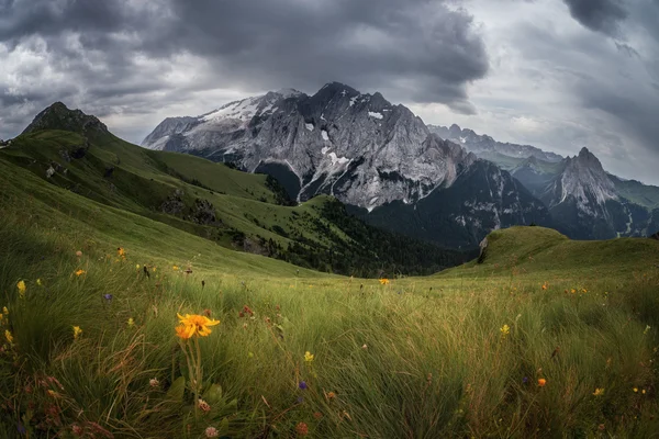 Cordillera de las montañas Marmolada — Foto de Stock