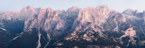 Panoramatický pohled na hřeben pohoří Dolomity — Stock fotografie