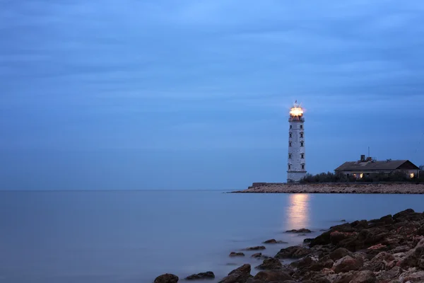 Cloudy twilight seascape with lighthouse — Stock Photo, Image