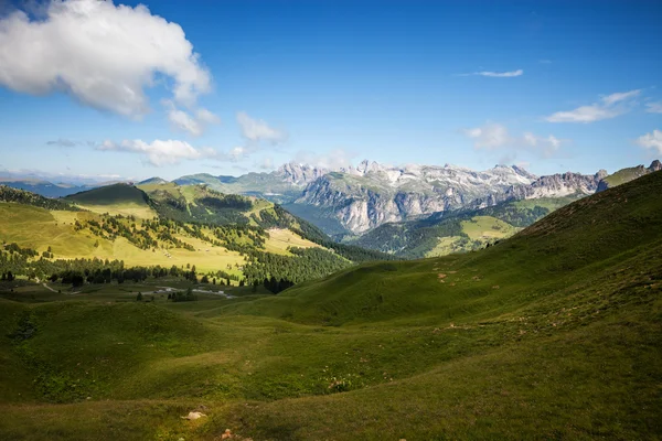 Soliga berg dalen — Stockfoto