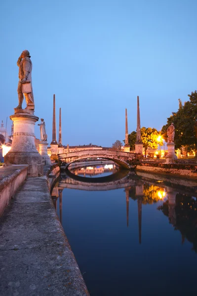 Prato della Valle at dusk — Stock Photo, Image