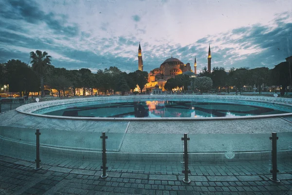 Retro-stil bilde av St. Sophia (Hagia Sophia) miseum i Istanbu – stockfoto