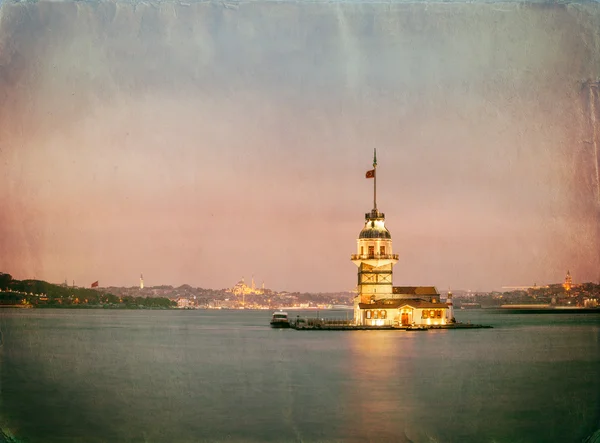 Kız Kulesi (kiz kulesi), gece, panoramik vintage fotoğraf — Stok fotoğraf