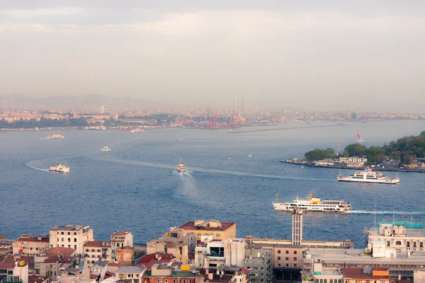 İstanbul silüeti gün batımında — Stok fotoğraf