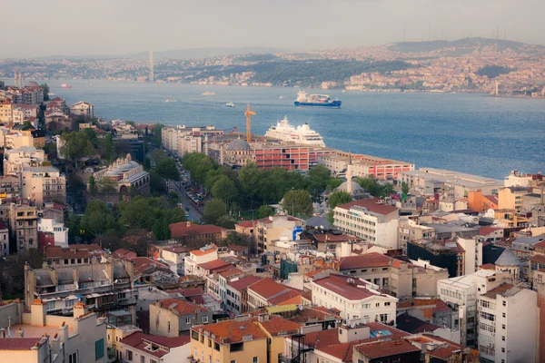 İstanbul silüeti gün batımında — Stok fotoğraf