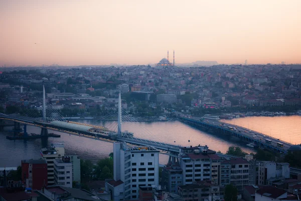 İstanbul silüeti gün batımında — Stok fotoğraf