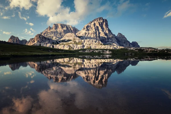 Lago dei Piani al atardecer — Foto de Stock