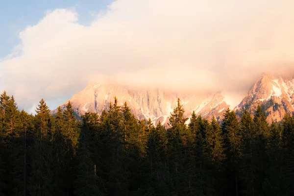 Mountain lake kväll — Stockfoto