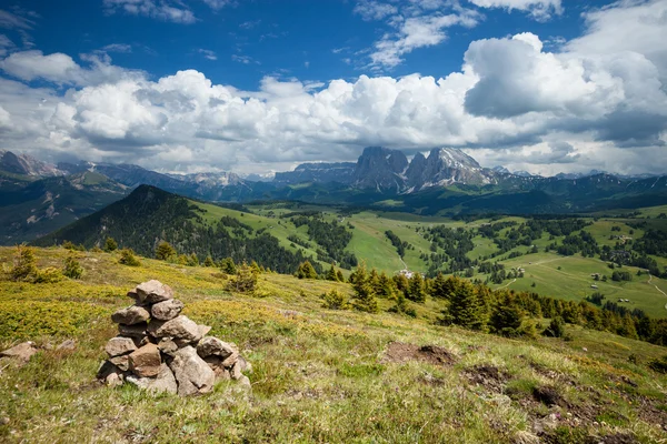 Sunny mountain valley — Stock Photo, Image