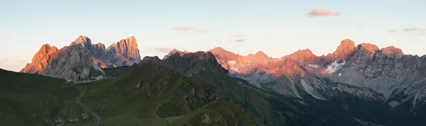 Vista panorámica de la cresta de las montañas Marmolada —  Fotos de Stock