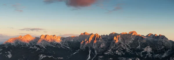 Panoramic view of Dolomites mountains ridge — Stock Photo, Image
