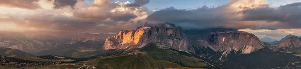Panoramatický pohled na horské skupiny sella — Stock fotografie
