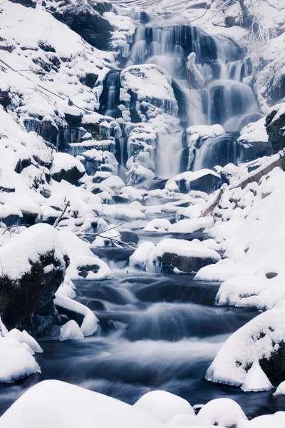 Winterwasserfall — Stockfoto