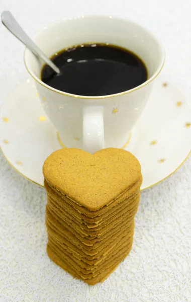 Biscuits cardiaques et tasse de café ... — Photo