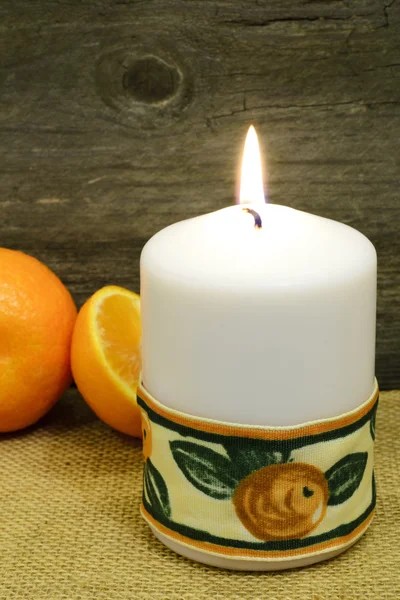 Candle and clementines... — Stock Photo, Image