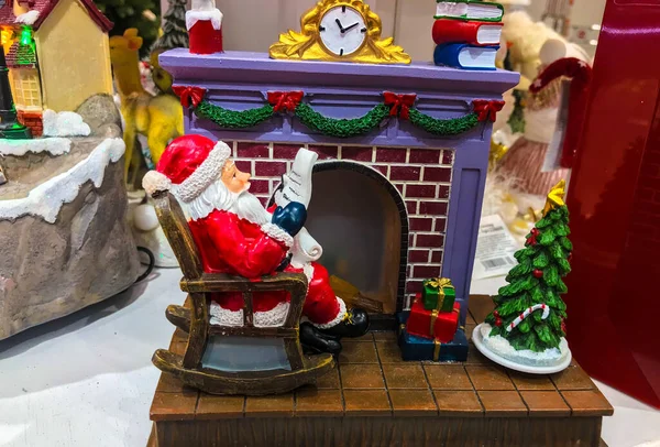 Santa Claus Panenky Vánoční Dekorace Krabička Světle Pozadí Abstraktní Kopií — Stock fotografie