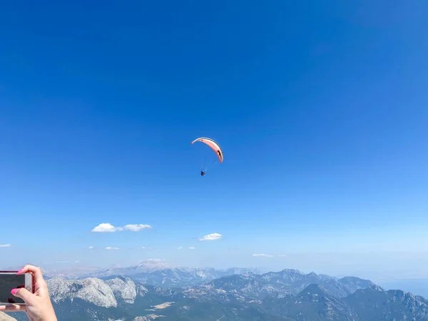 Avusturya Tyrol Paraglider Achensee Gölü Üzerinde Sabahın Erken Saatlerinde — Stok fotoğraf