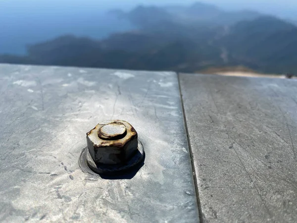 Superfície Metal Cinzento Com Cabeças Parafuso Hexagonais — Fotografia de Stock