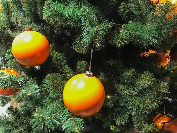 Tangerina Laranja Árvore Natal Brinquedos Ano Novo Ramos Uma Árvore — Fotografia de Stock