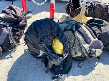 Ekstrem paraşüt paraşütleri yere yatar..