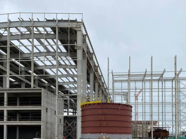 bir depoda yapı ve İnşaat malzemeleri.